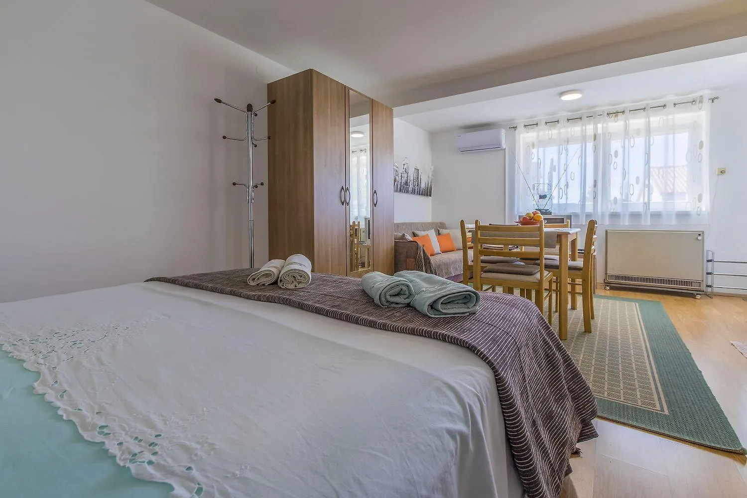 Lauschiges Studio Nur 450 Meter Zum Sandstrand Mit Privater Terrasse Crikvenica