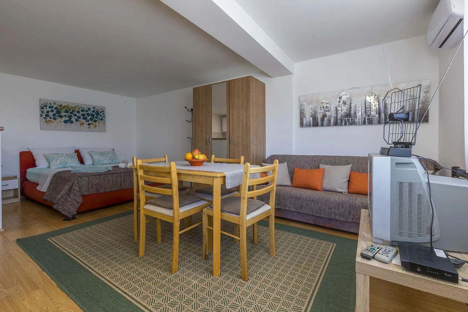 Lauschiges Studio Nur 450 Meter Zum Sandstrand Mit Privater Terrasse Crikvenica Appartement